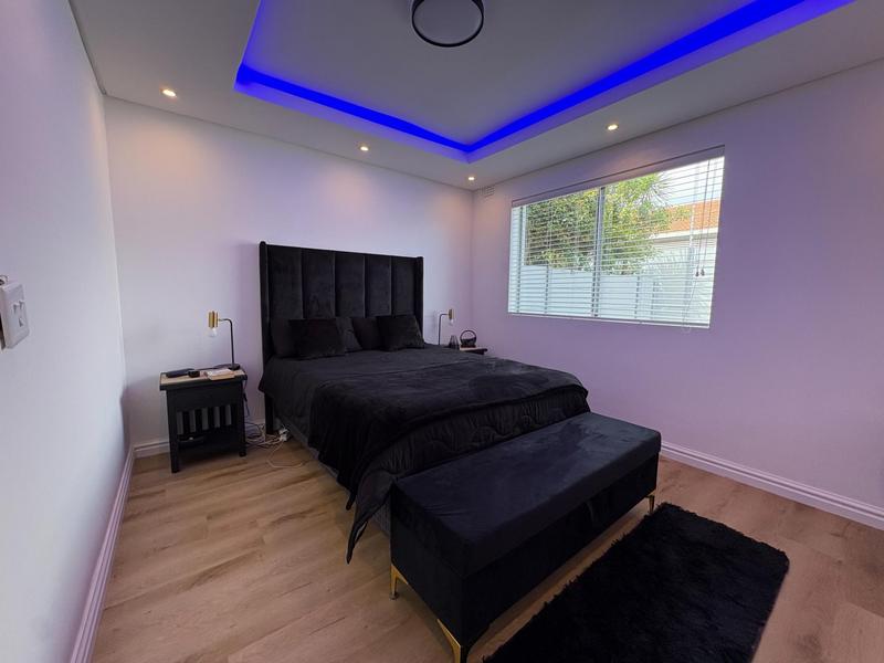 To Let 2 Bedroom Property for Rent in Lansdowne Western Cape